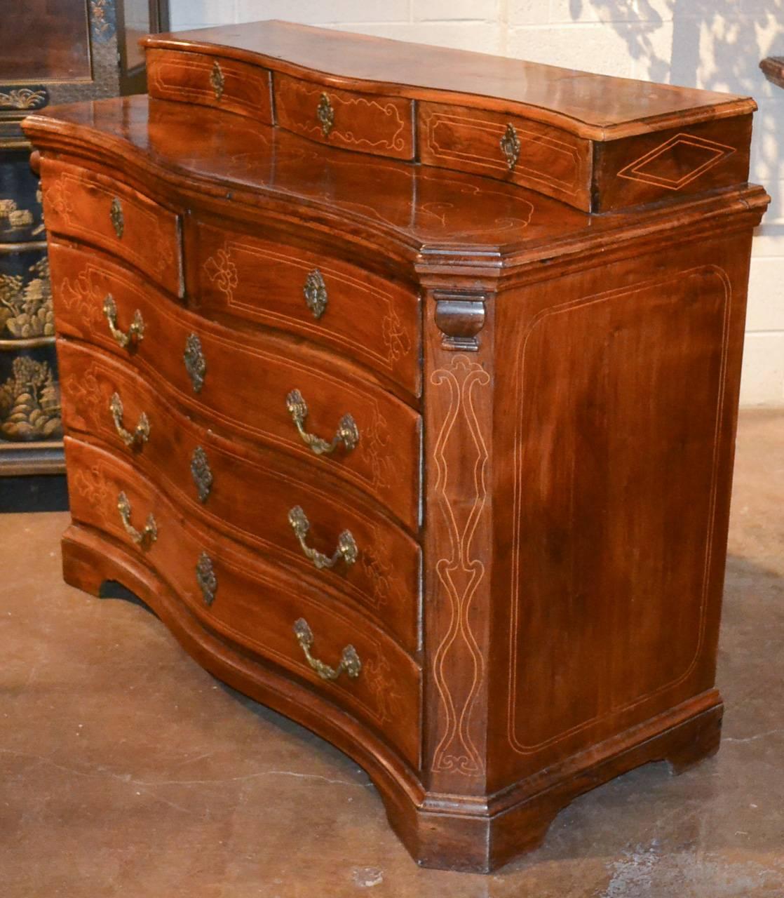 Early 19th Century Italian Walnut Commode 4