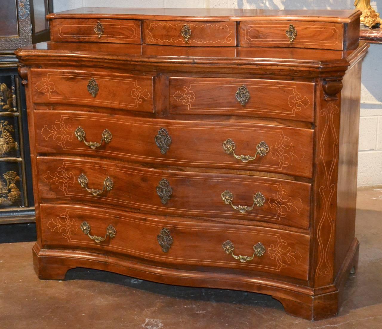 Early 19th Century Italian Walnut Commode 1