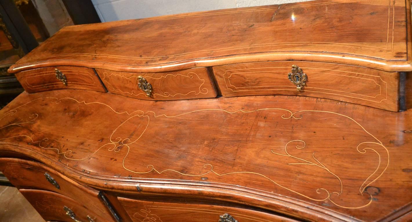 Early 19th Century Italian Walnut Commode 2