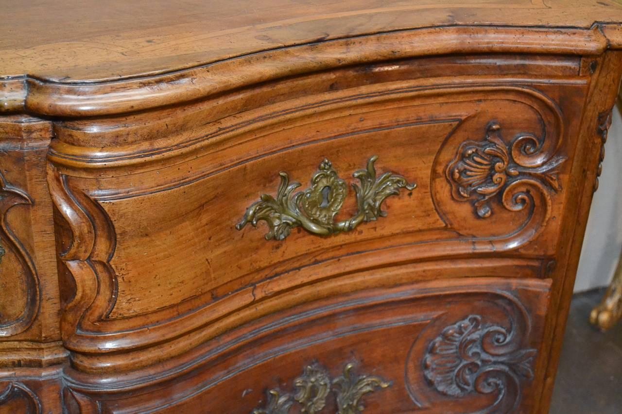 Outstanding 18th Century French Commode from Lyon In Good Condition In Dallas, TX