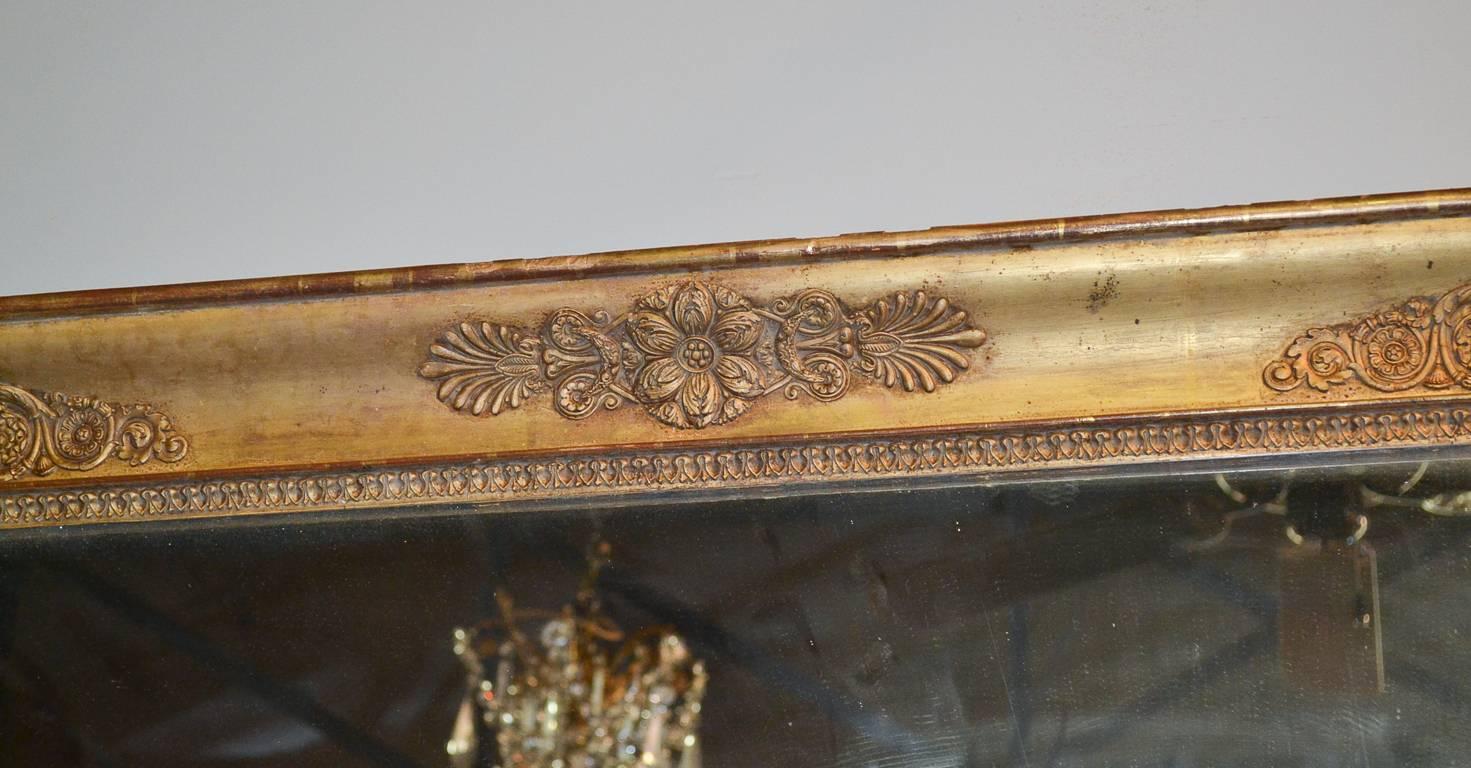 Specchio in legno dorato francese Napoleone III del XIX secolo in vendita 1