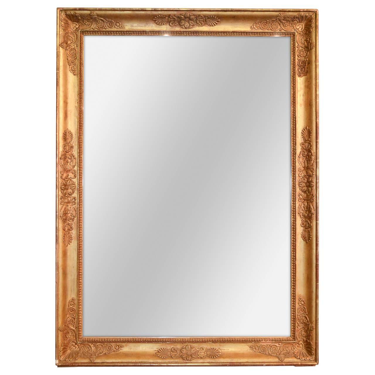 Miroir français du XIXe siècle en bois doré Napoléon III