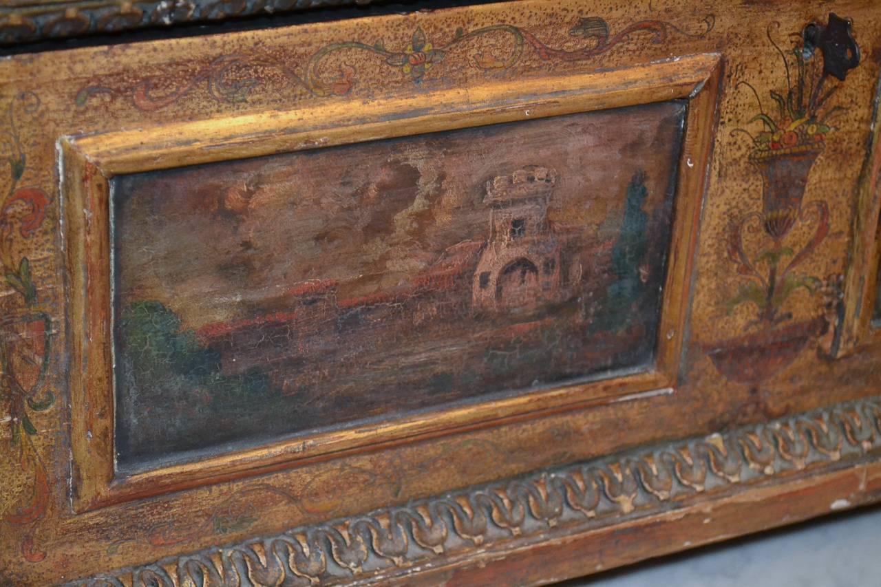 Peint à la main Rare coffre italien peint du début du 19ème siècle en vente