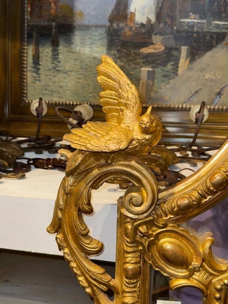 Specchio Luigi XV del XIX secolo con uccelli in vendita 1