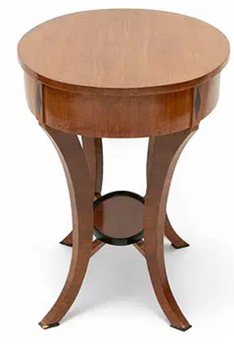 19th Century Austrian Mahogany Oval Biedermeier Table For Sale 3