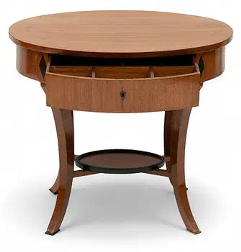 19th Century Austrian Mahogany Oval Biedermeier Table For Sale 4