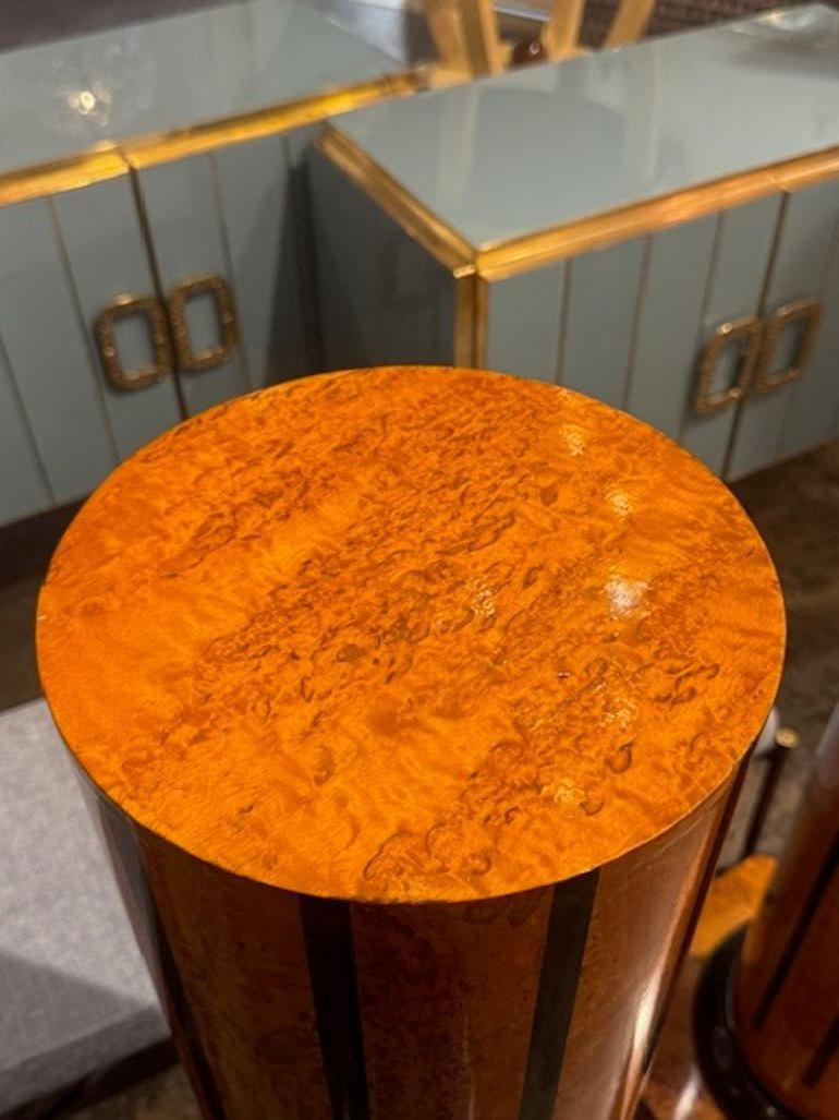 Russe Paire de piédestaux russes anciens en bois de bouleau de style néo-classique en vente
