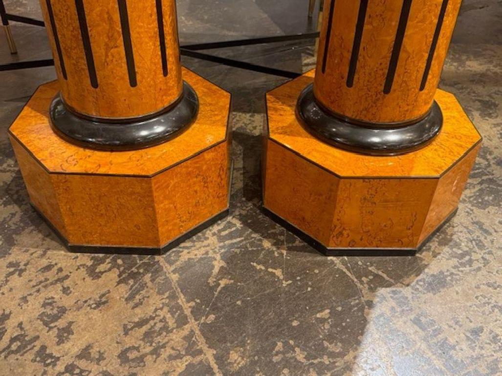 Paire de piédestaux russes anciens en bois de bouleau de style néo-classique Bon état - En vente à Dallas, TX