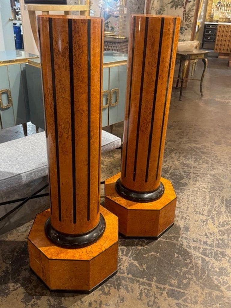 20ième siècle Paire de piédestaux russes anciens en bois de bouleau de style néo-classique en vente