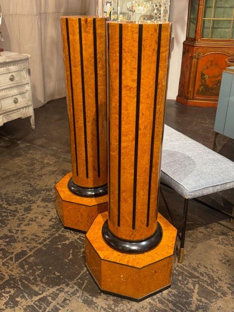 Bouleau Paire de piédestaux russes anciens en bois de bouleau de style néo-classique en vente