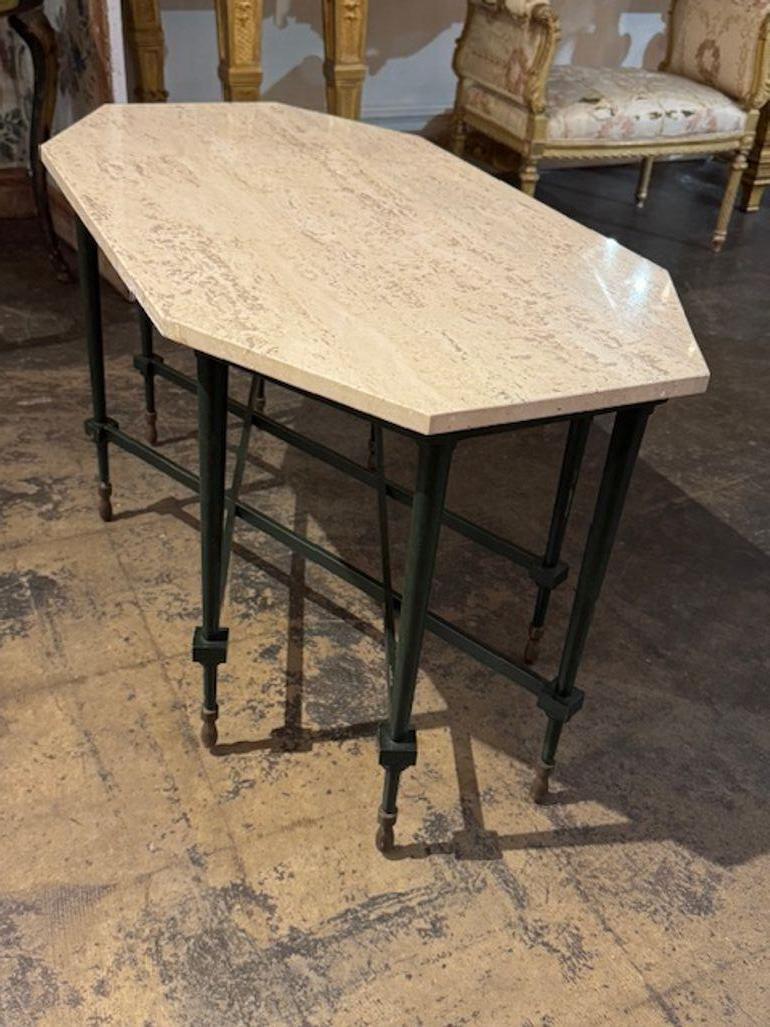 Table basse vintage italienne en travertin et acier peint Bon état - En vente à Dallas, TX
