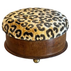 19th. Tabouret anglais recouvert de tissu Scalamandre