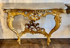 Paire d'objets du 19ème siècle Consoles françaises de style Louis XV en bois doré
