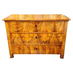 19e s. Commode allemande Biedermeier en noyer