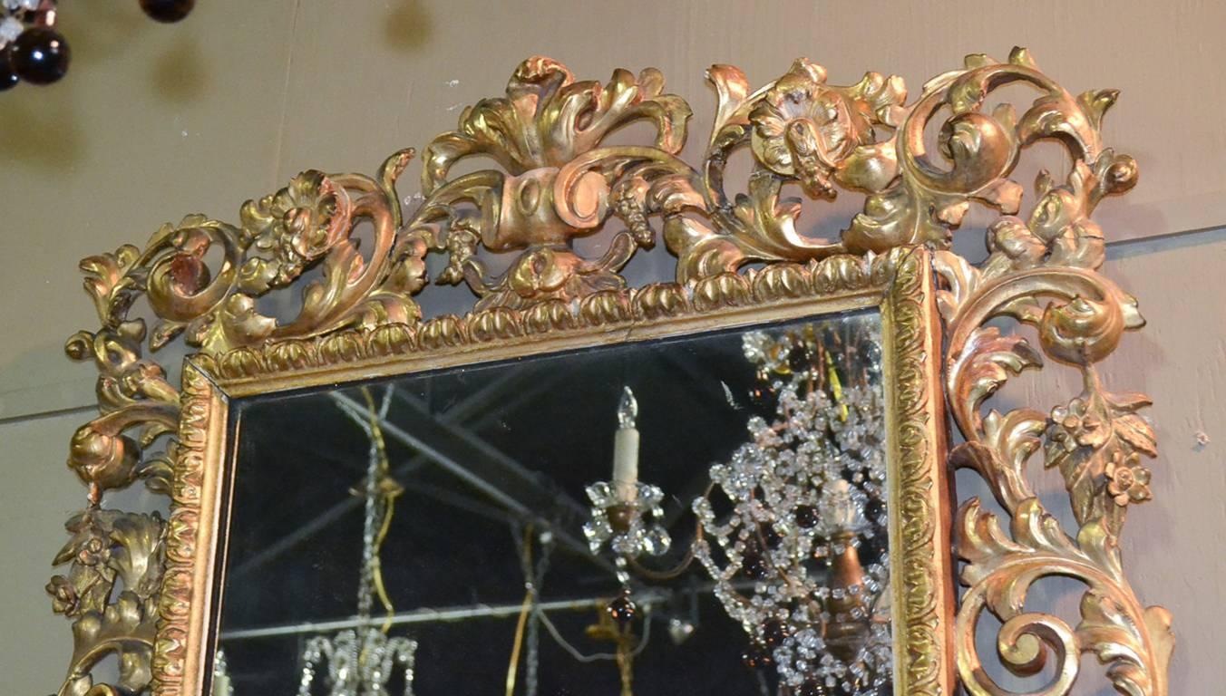 Beautiful 18th century Italian water gilt carved wood Florentine mirror. Superbly carved in ornate acanthus leaf motif and having a rich lustrous gilt finish. 