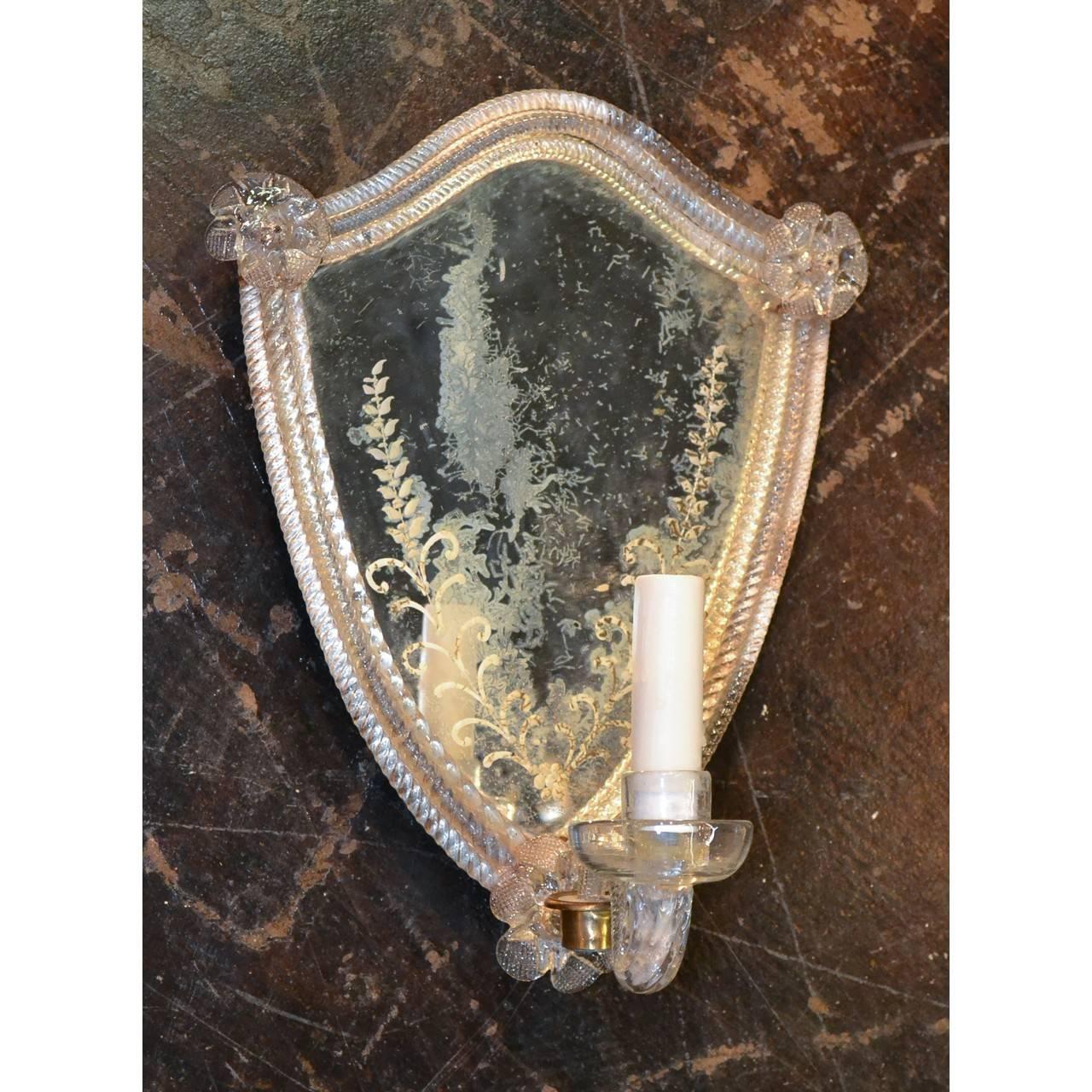 Pretty pair of mirror backed etched Venetian sconce, circa 1920s.
Hard to find pair of Venetian sconce.