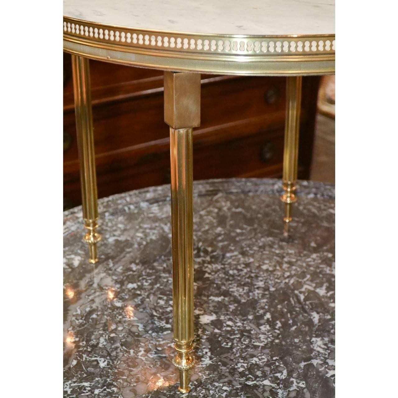 Brass side table with Carrara marble top, circa 1950.

Measure: 24 inches diameter x 17.5 inches height.
