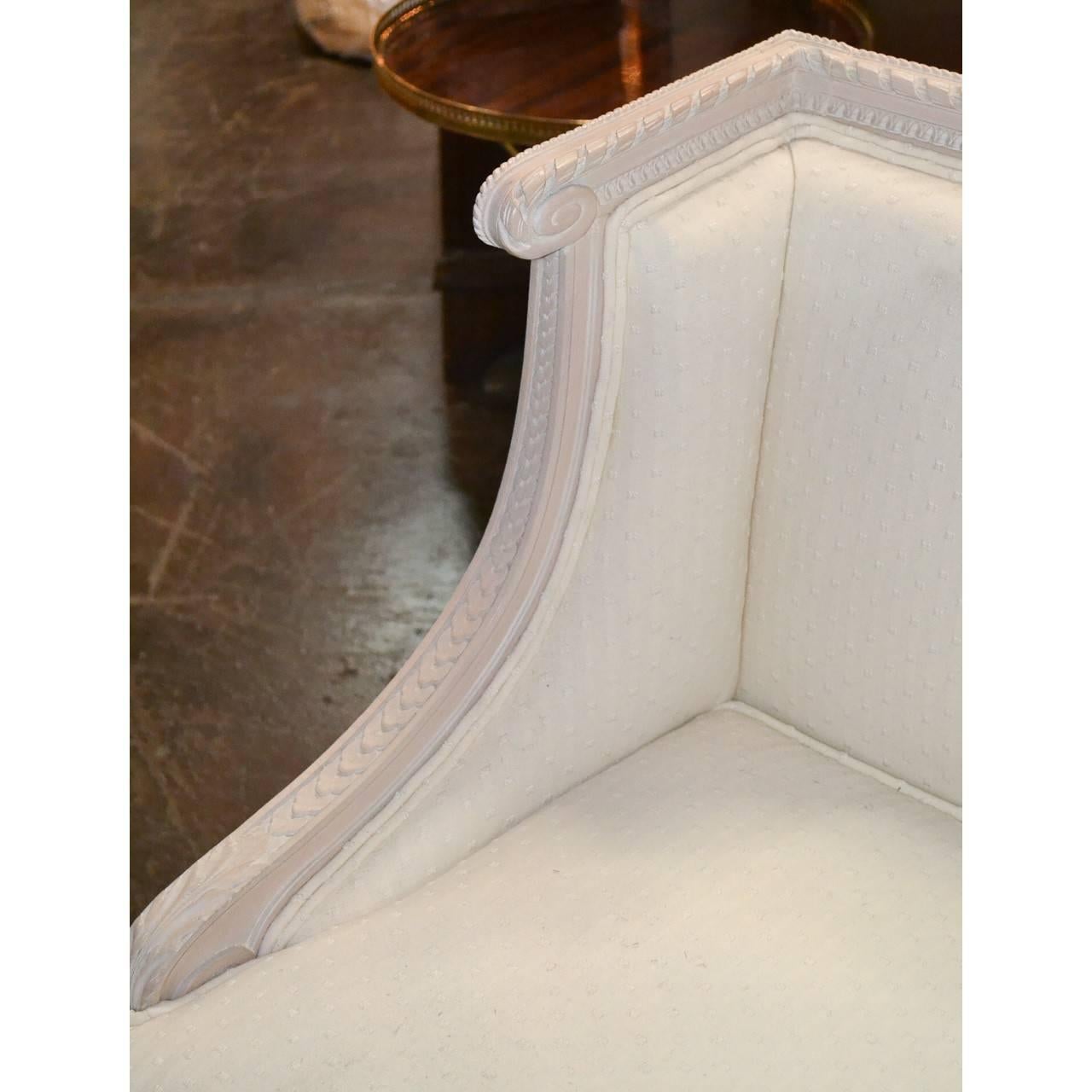 French Louis XVI Style Carved and Painted White Settee In Good Condition In Dallas, TX