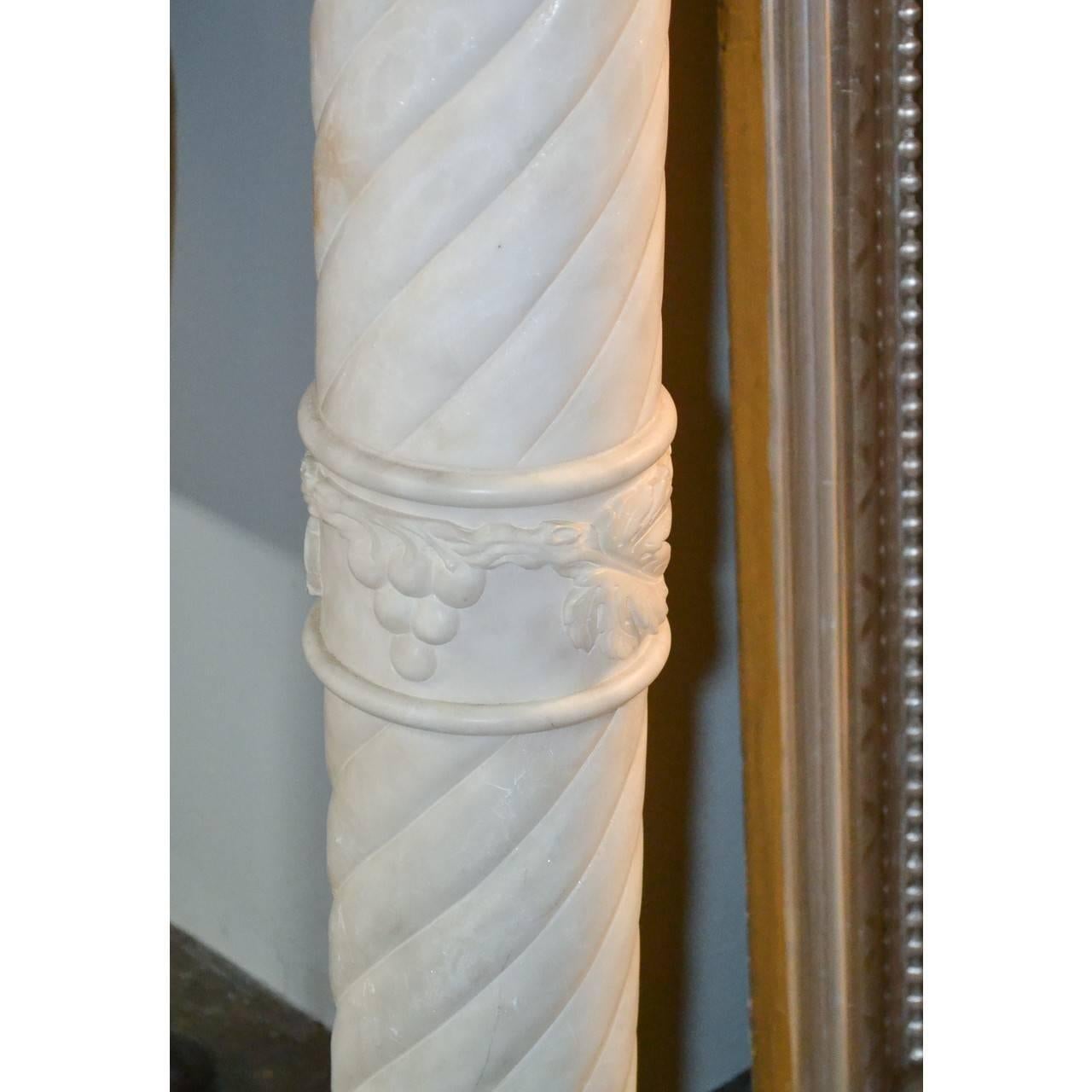 Elegant Continental vintage white marble pedestal.
Measure: 39 inches height
10 inches x 10 inches top.