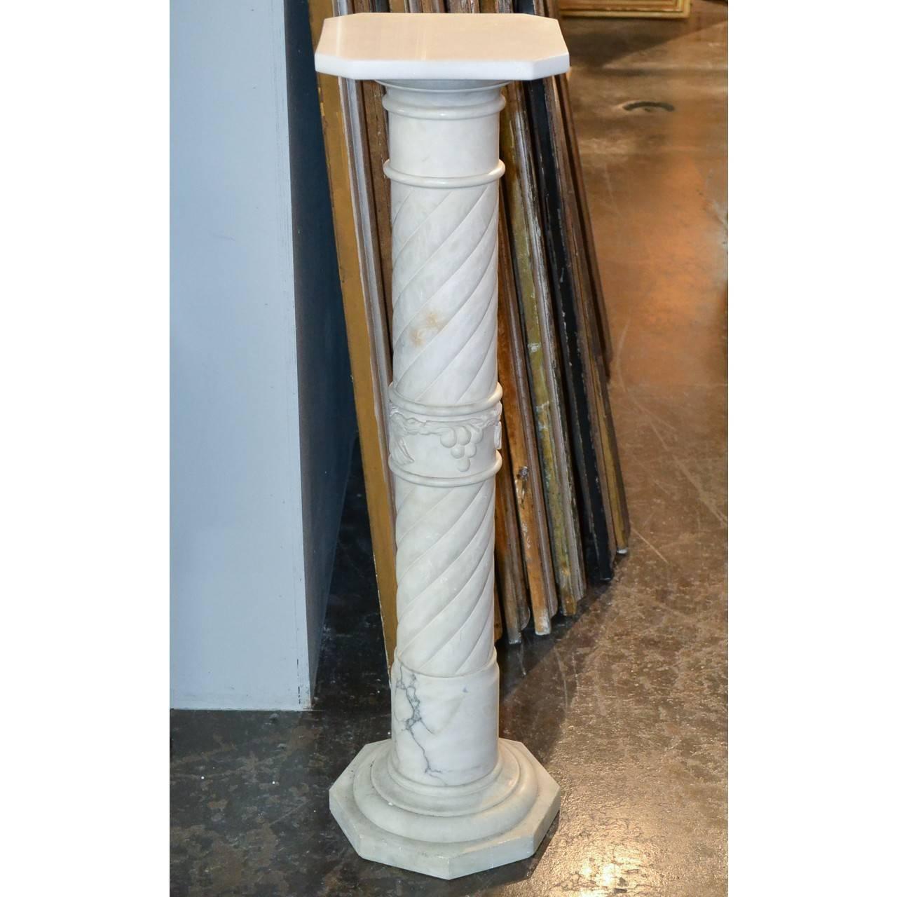 Continental Twisted Marble Column Pedestal In Good Condition In Dallas, TX