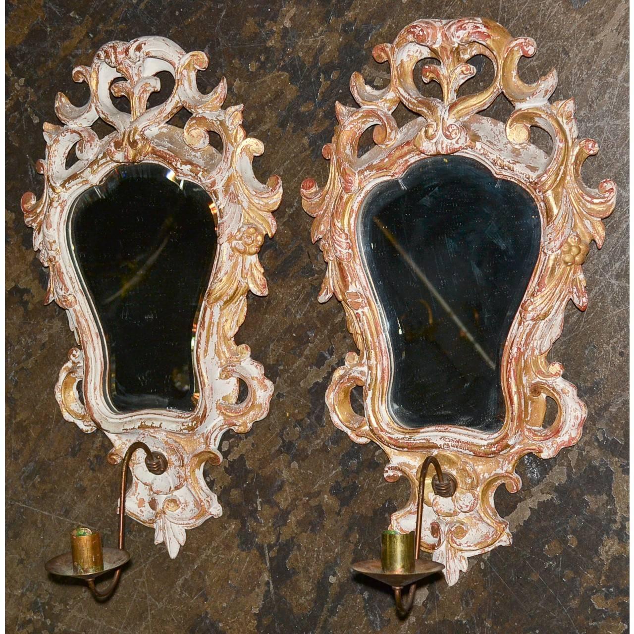 Pair of Italian Giltwood and Gesso Sconces In Good Condition In Dallas, TX