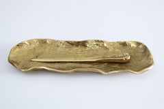 Vassoio portapenne e tagliacarte in bronzo dorato in stile Mid-Century, anni '60