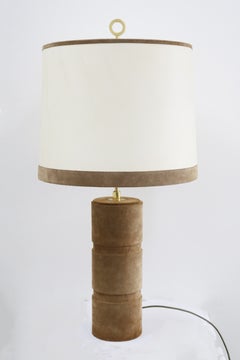 Grande lampe de table du milieu du siècle en cuir et parchemin, signée Charlotte Waver, années 1970