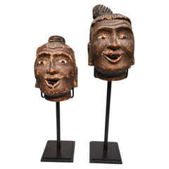 Paire de têtes de marionnettes chinoises sculptées et peintes fin 19ème siècle