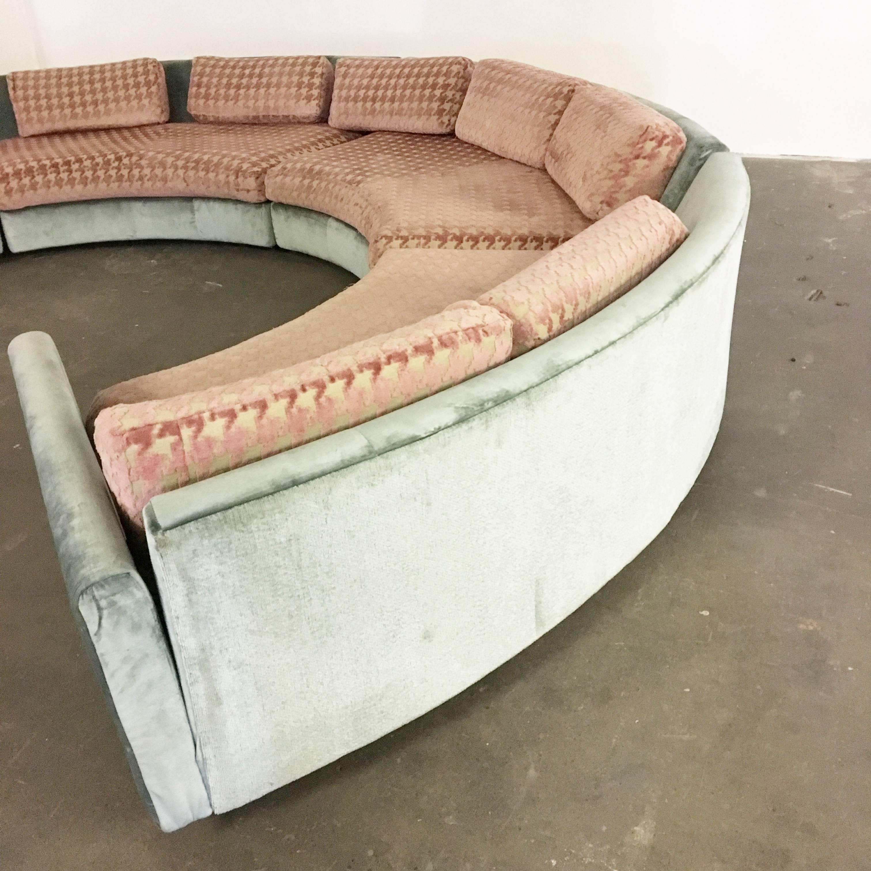 Adrian Pearsall for Craft Associates Circle Sofa In Good Condition For Sale In Chicago, IL