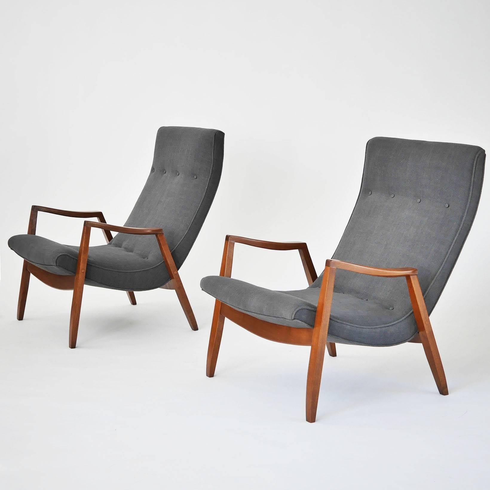 Mid-Century Modern Milo Baughman Pair of Scoop Lounge Chairs For Sale