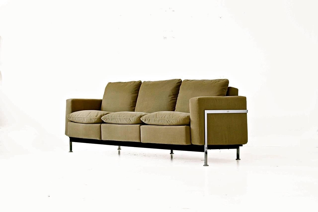 Robert Haussmann Sofa In Excellent Condition For Sale In Chicago, IL