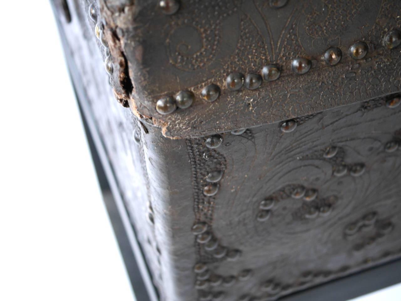 Late 18th Century Spanish Colonial Leather Trunk For Sale