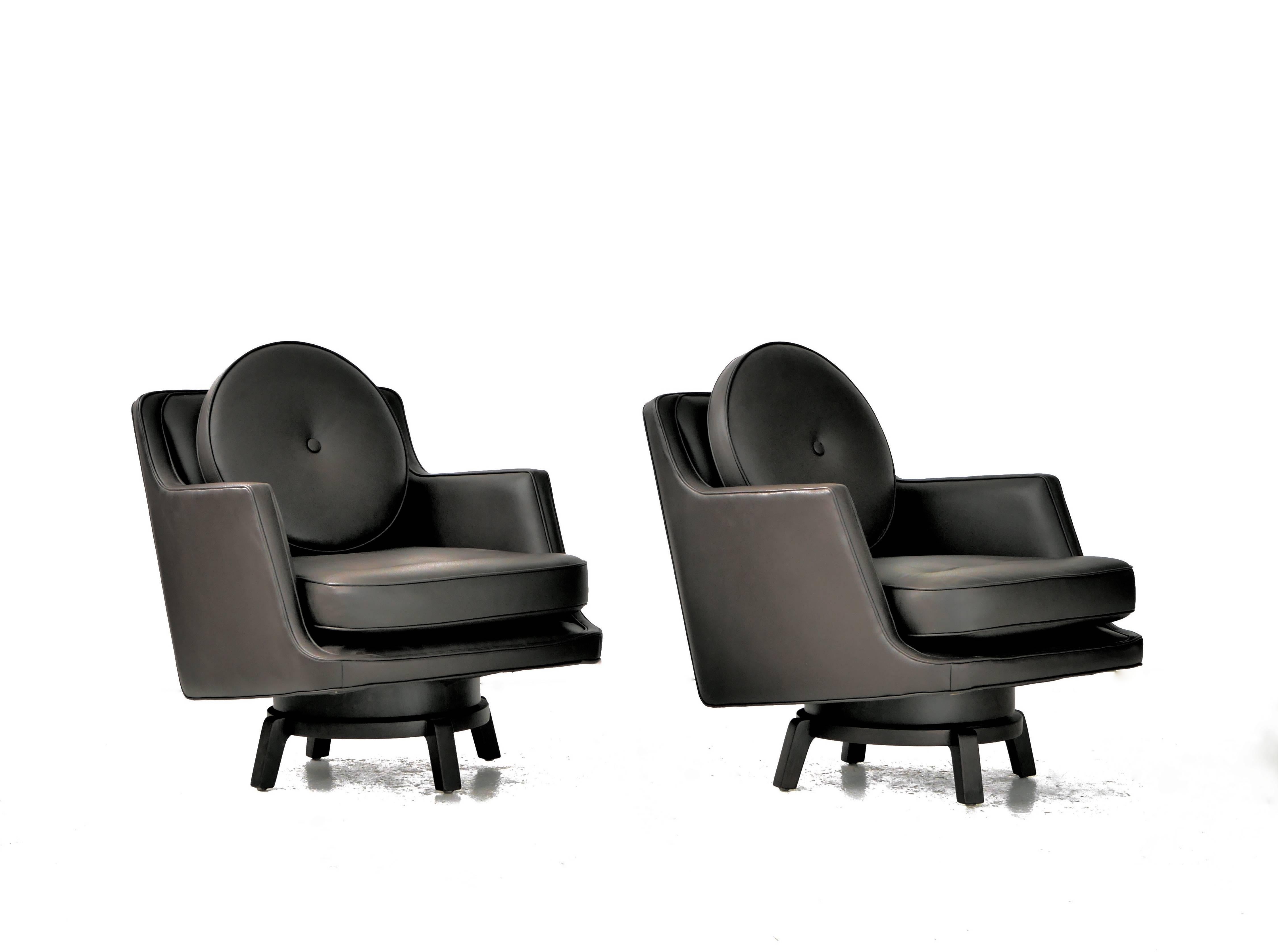 Mid-20th Century Pair of Edward Wormley Leather Armchairs for Dunbar