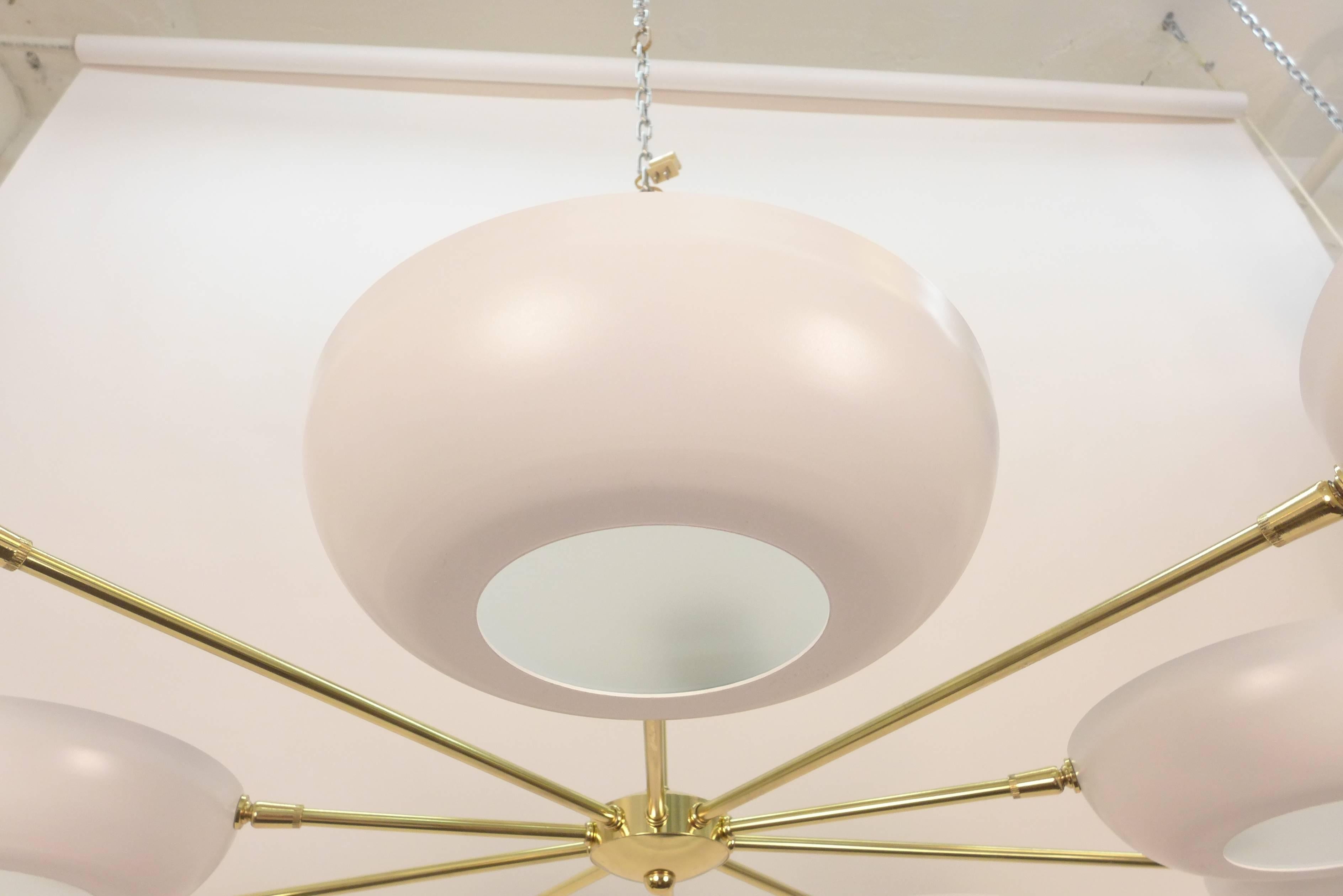 Stilnovo Style Weiß emaillierter Sputnik-Kronleuchter im Angebot 1