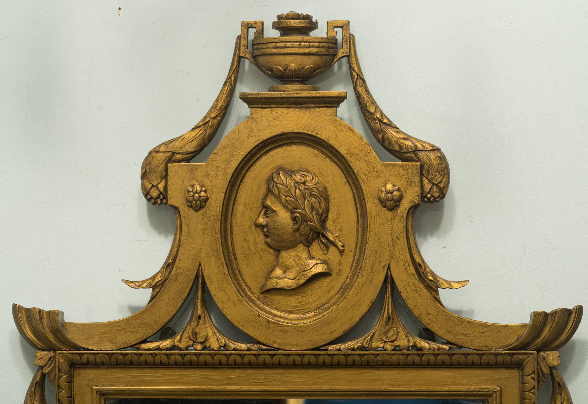 Italian Wood Medallion Mirror In Good Condition For Sale In Tarrytown, NY
