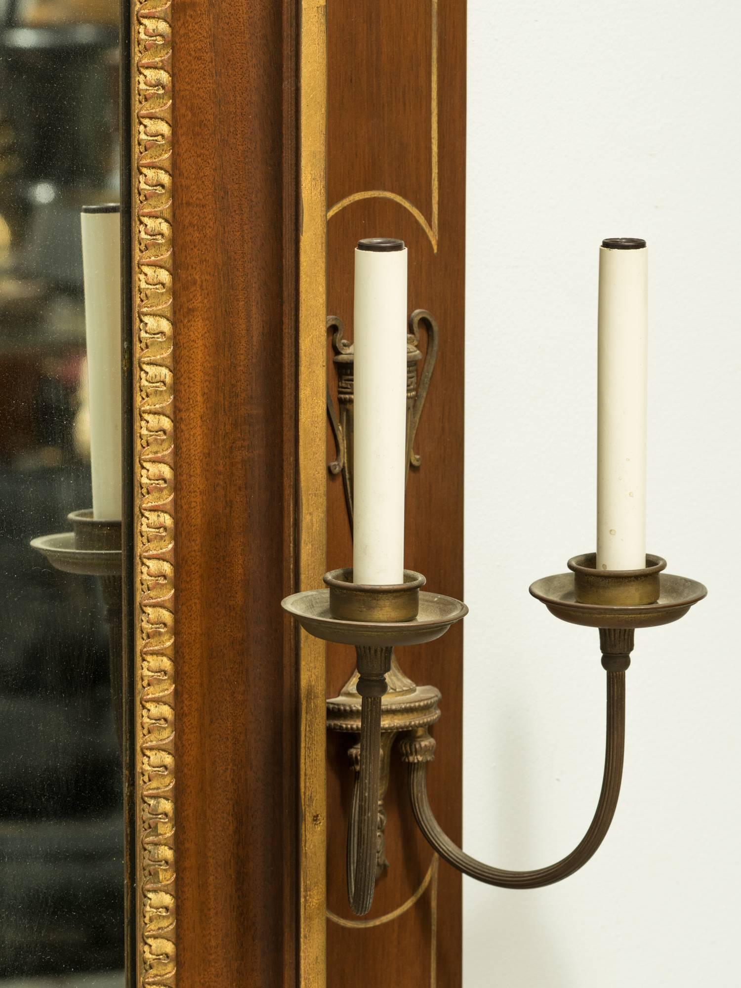 Miroir Trumeau classique italien avec appliques Bon état - En vente à Tarrytown, NY