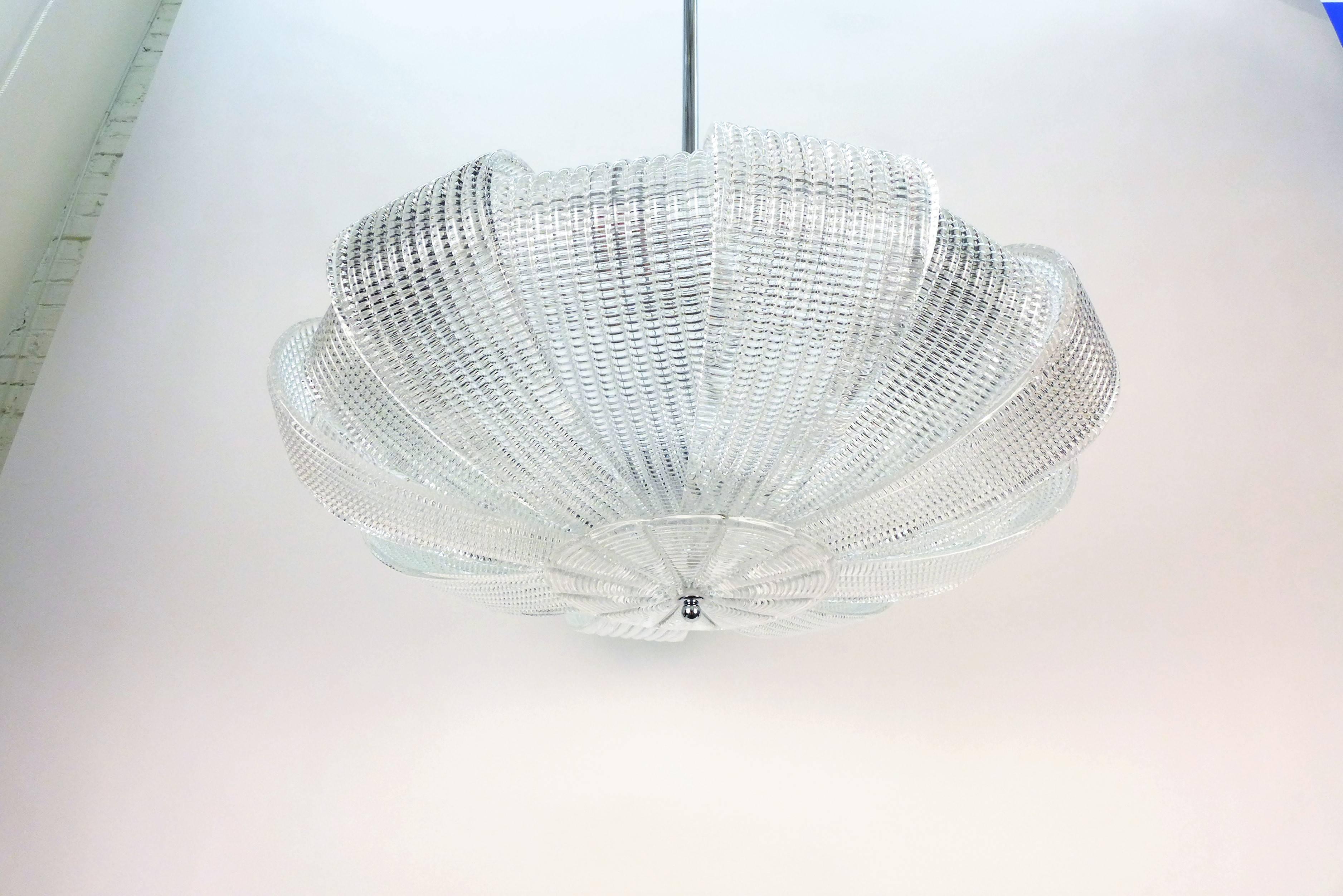 Ce lustre mesure 30