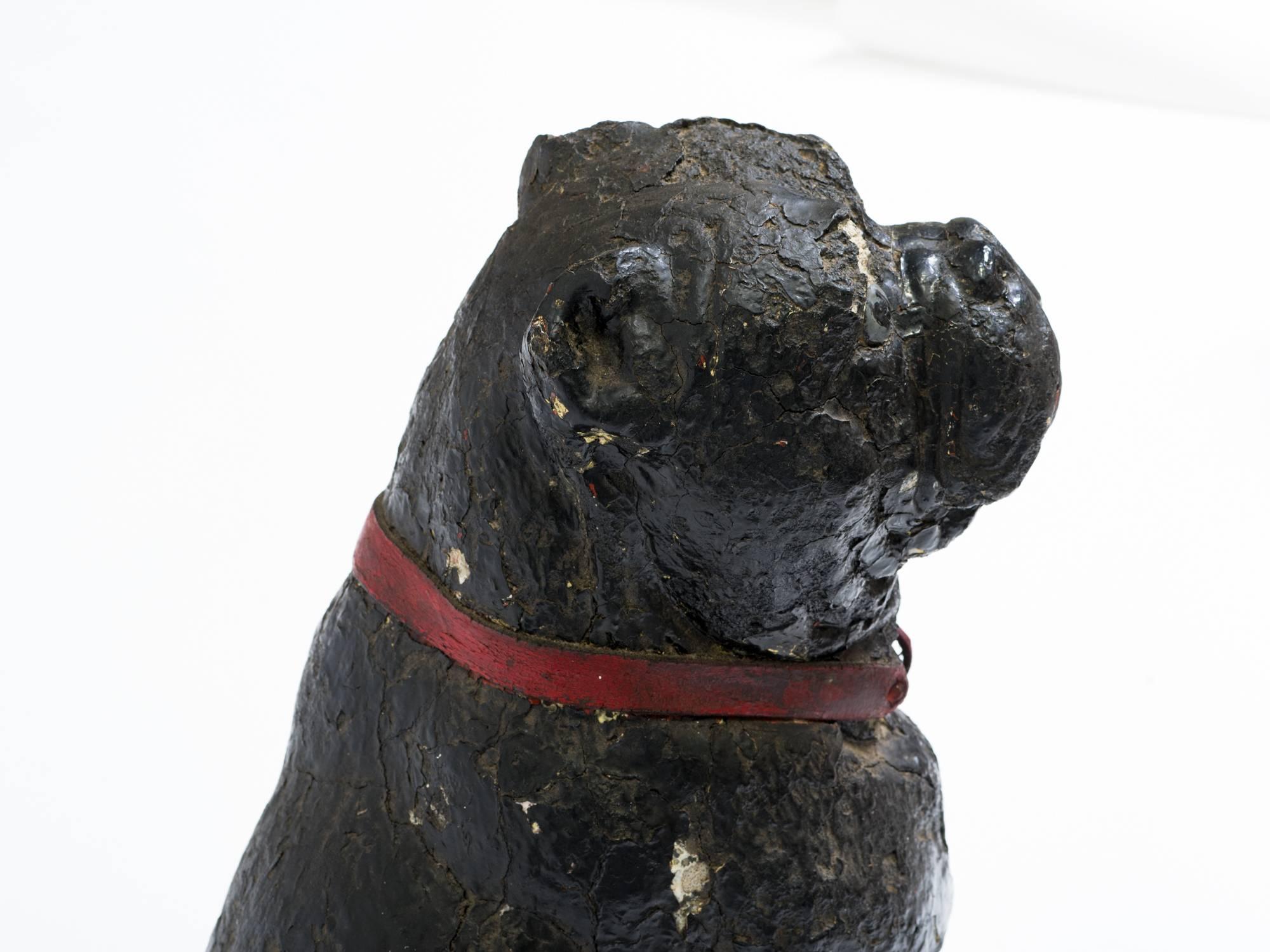 Sorti d'une propriété de Sag Harbor, NY, ce bulldog en béton peut maintenant garder votre maison.