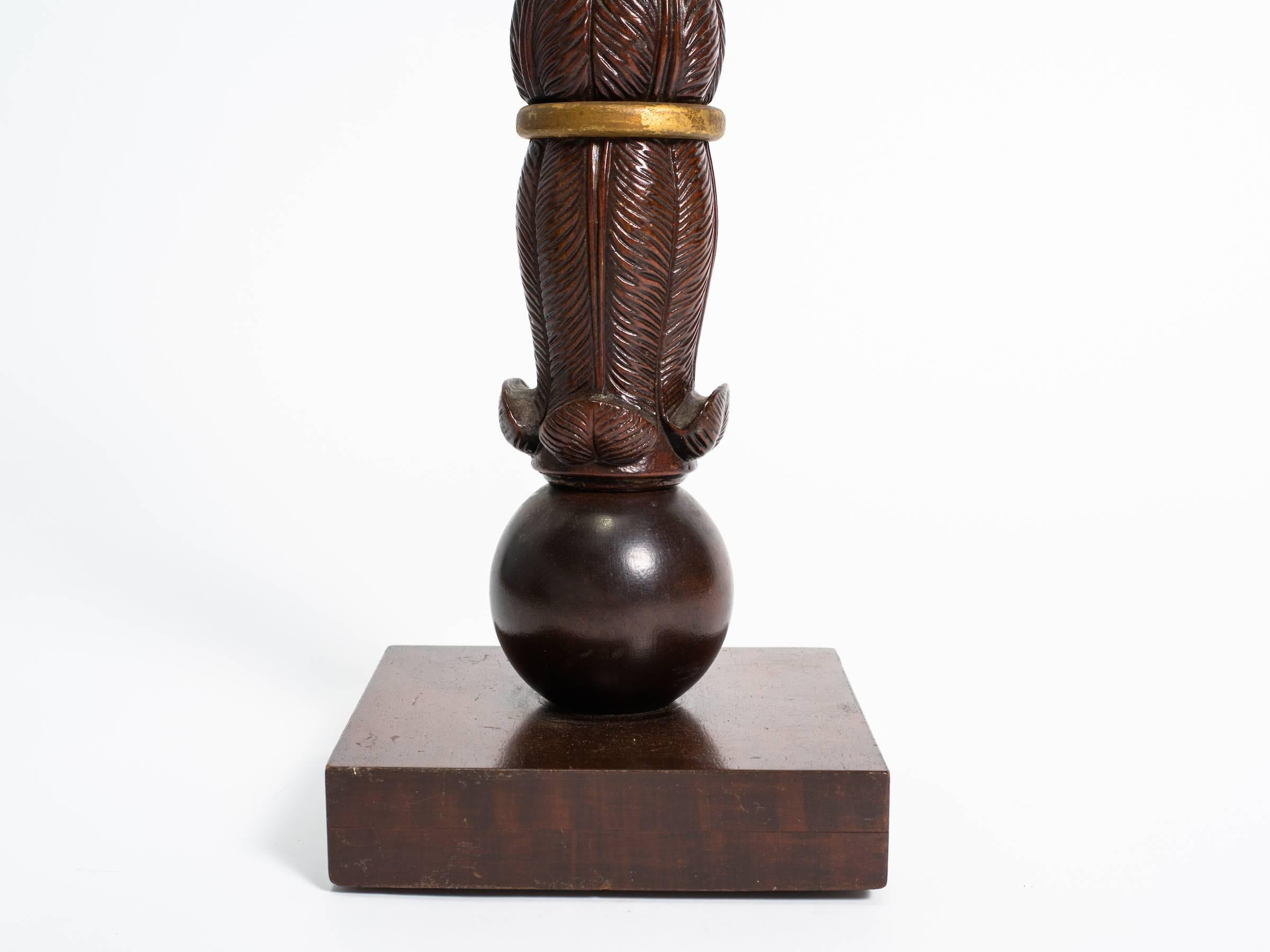 Lámpara de madera tallada de los años 1940 en venta 1