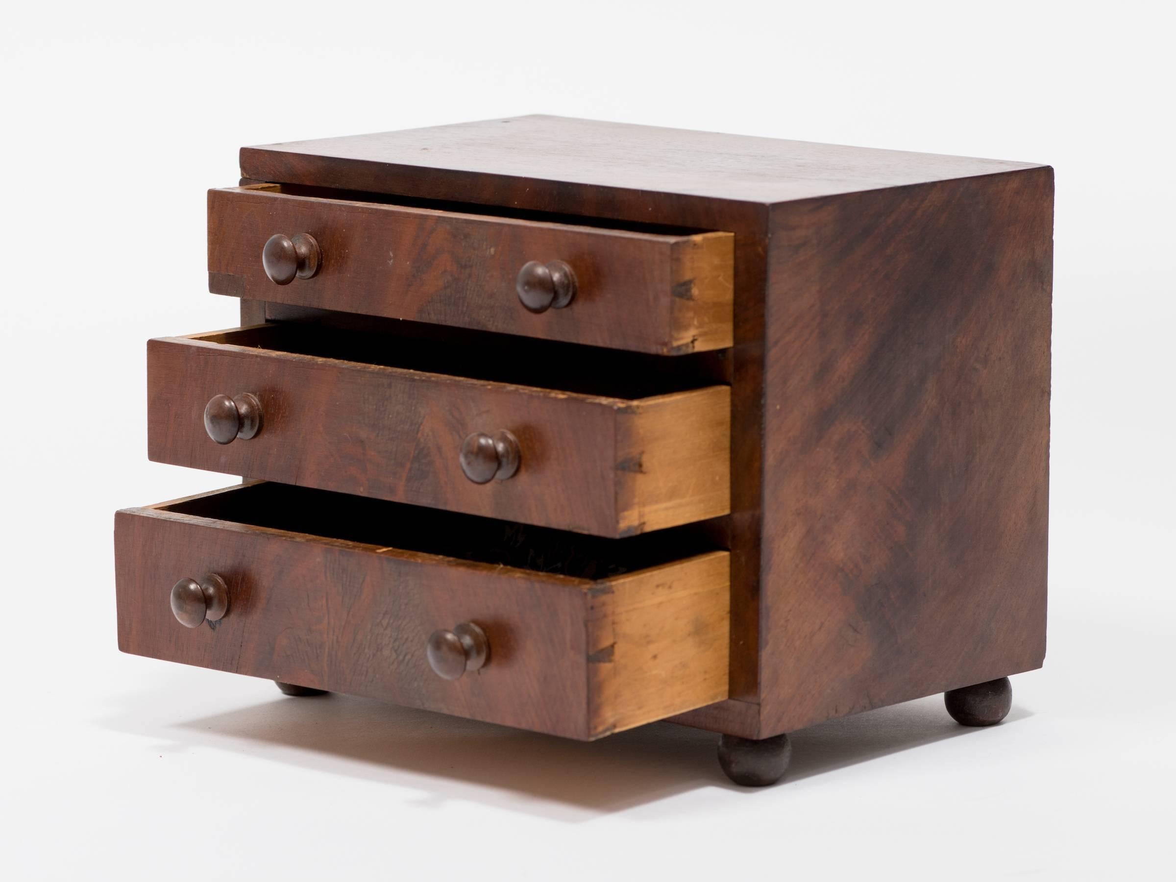 19th Century Salesman’s Sample of a Chest In Good Condition In Tarrytown, NY
