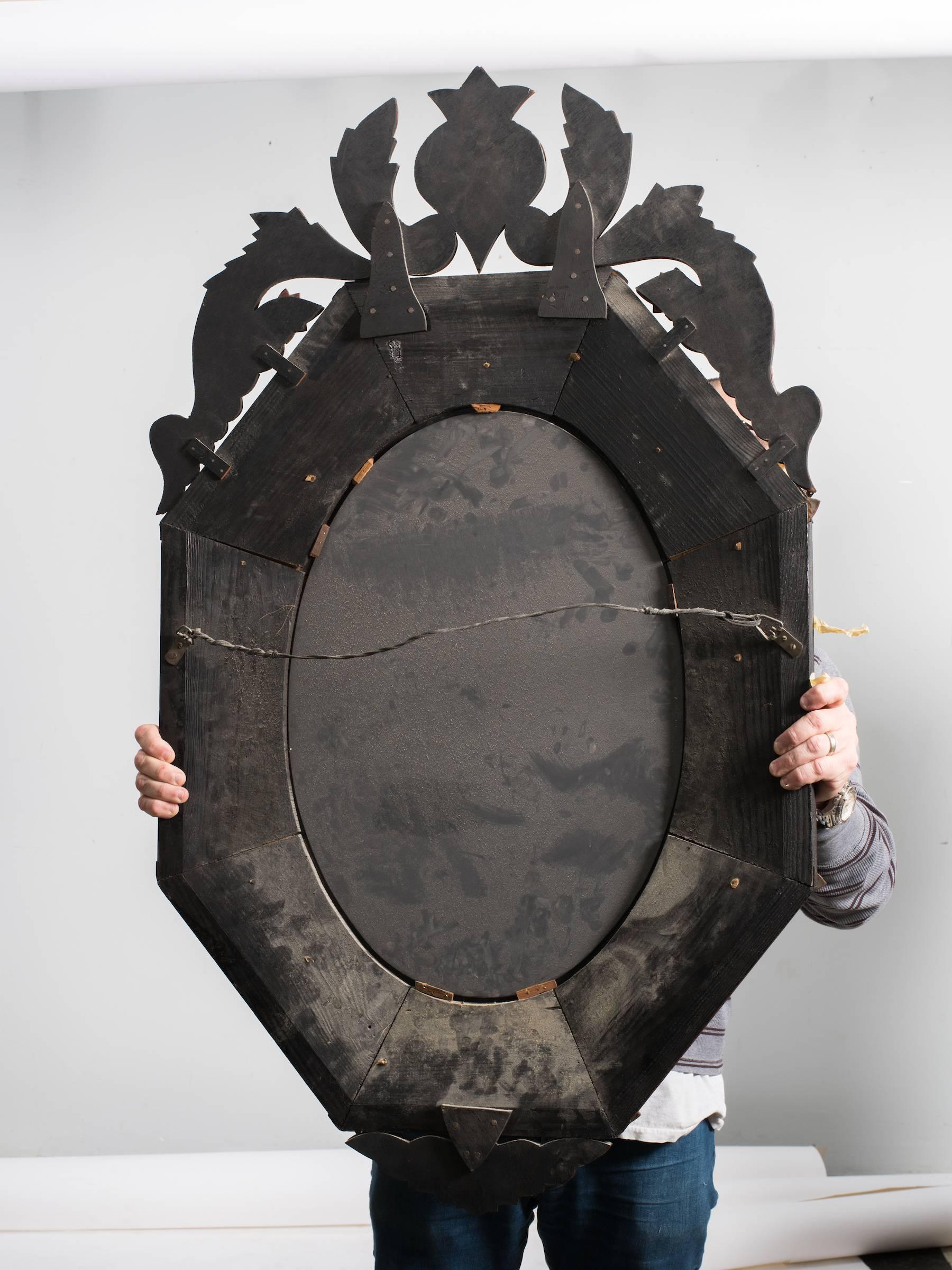  1930s Octagonal Venetian Mirror with Crown In Good Condition In Tarrytown, NY
