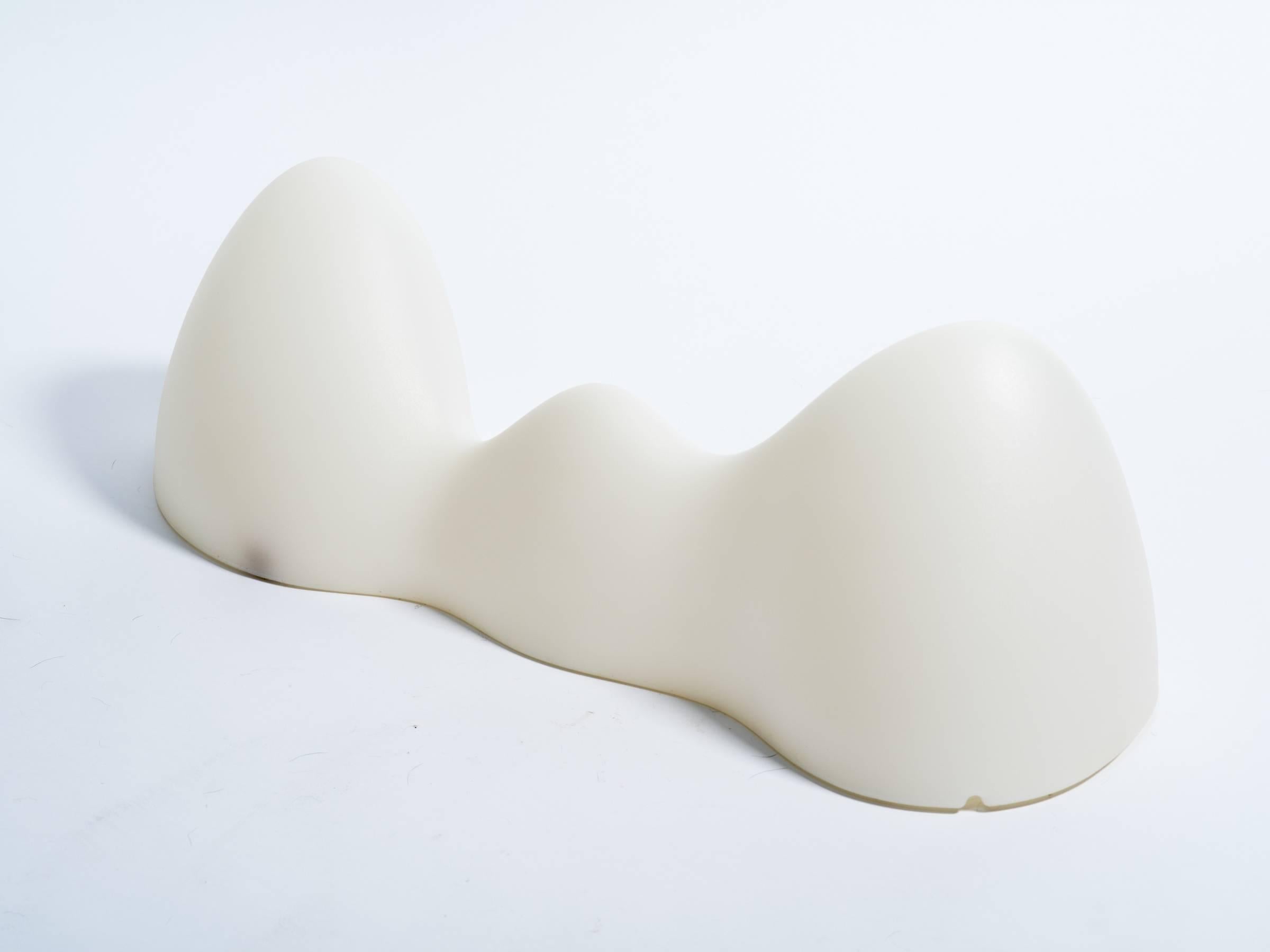 The Foscarini Blob light transforms rooms with a soft illumination. Created by Karim Rashid in 2002. This item was never used. Comes in original box.