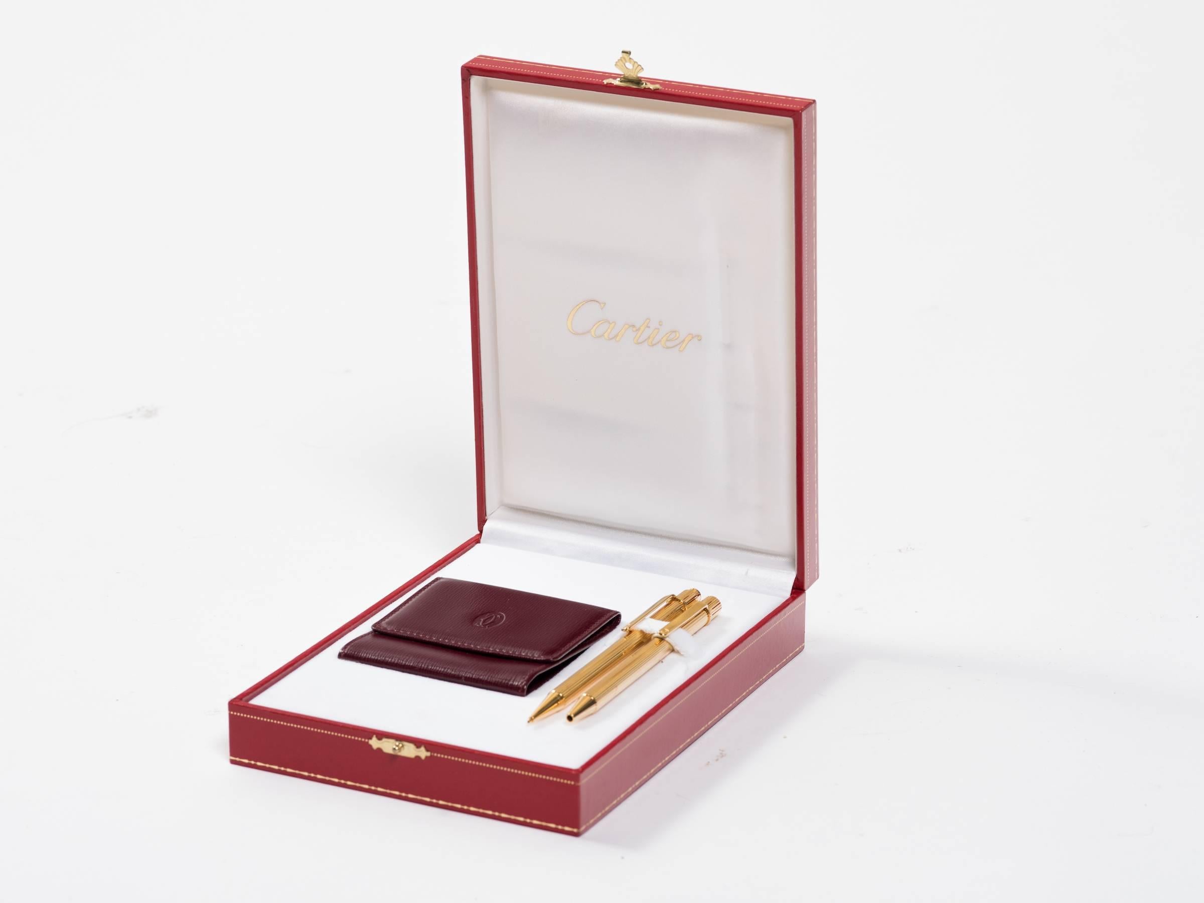XXIe siècle et contemporain Parure de stylos et crayons Cartier avec porte-monnaie en cuir