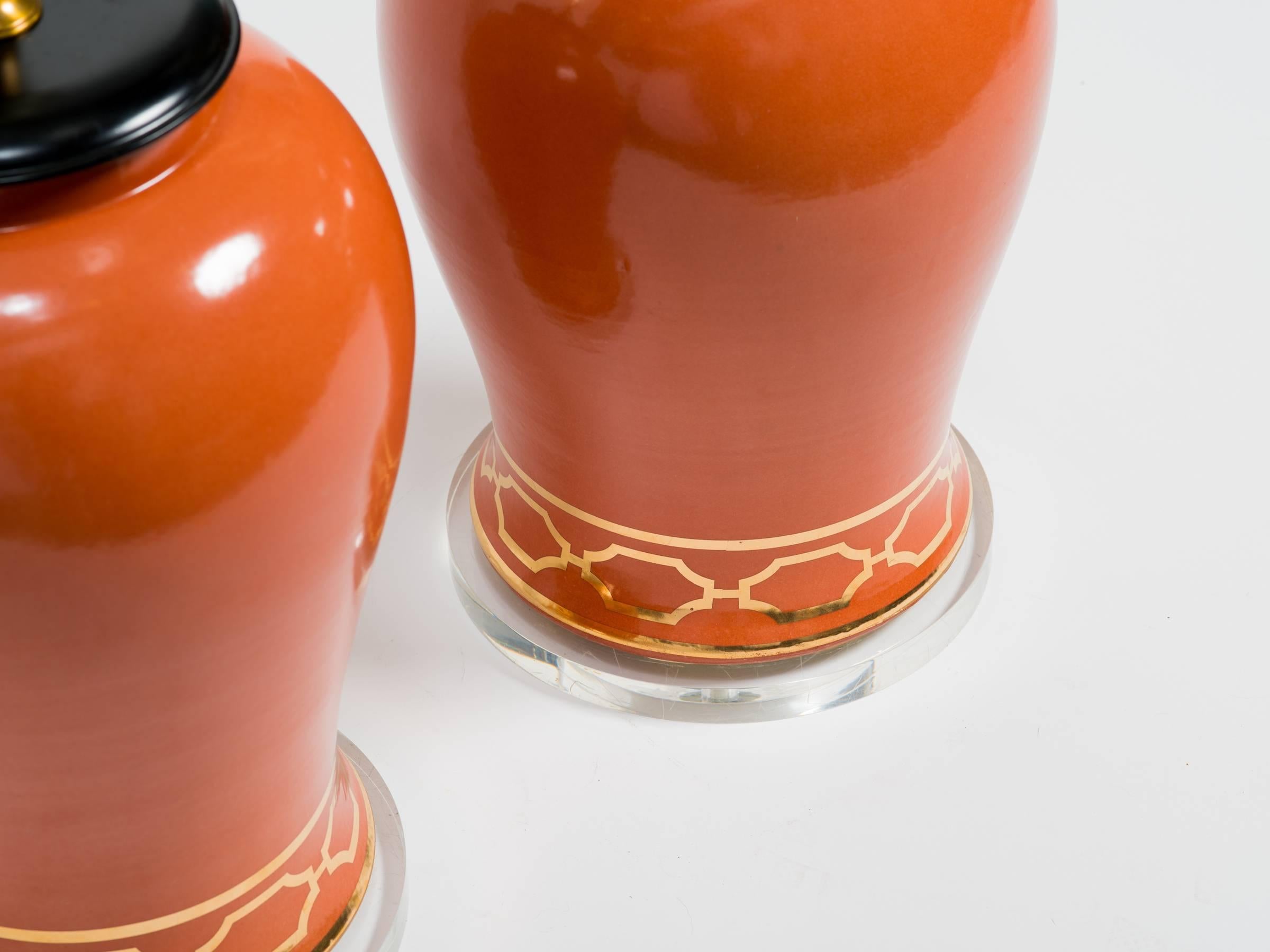 Paire de lampes de bureau orange à grande échelle en céramique en forme de jarre à gingembre en vente 1