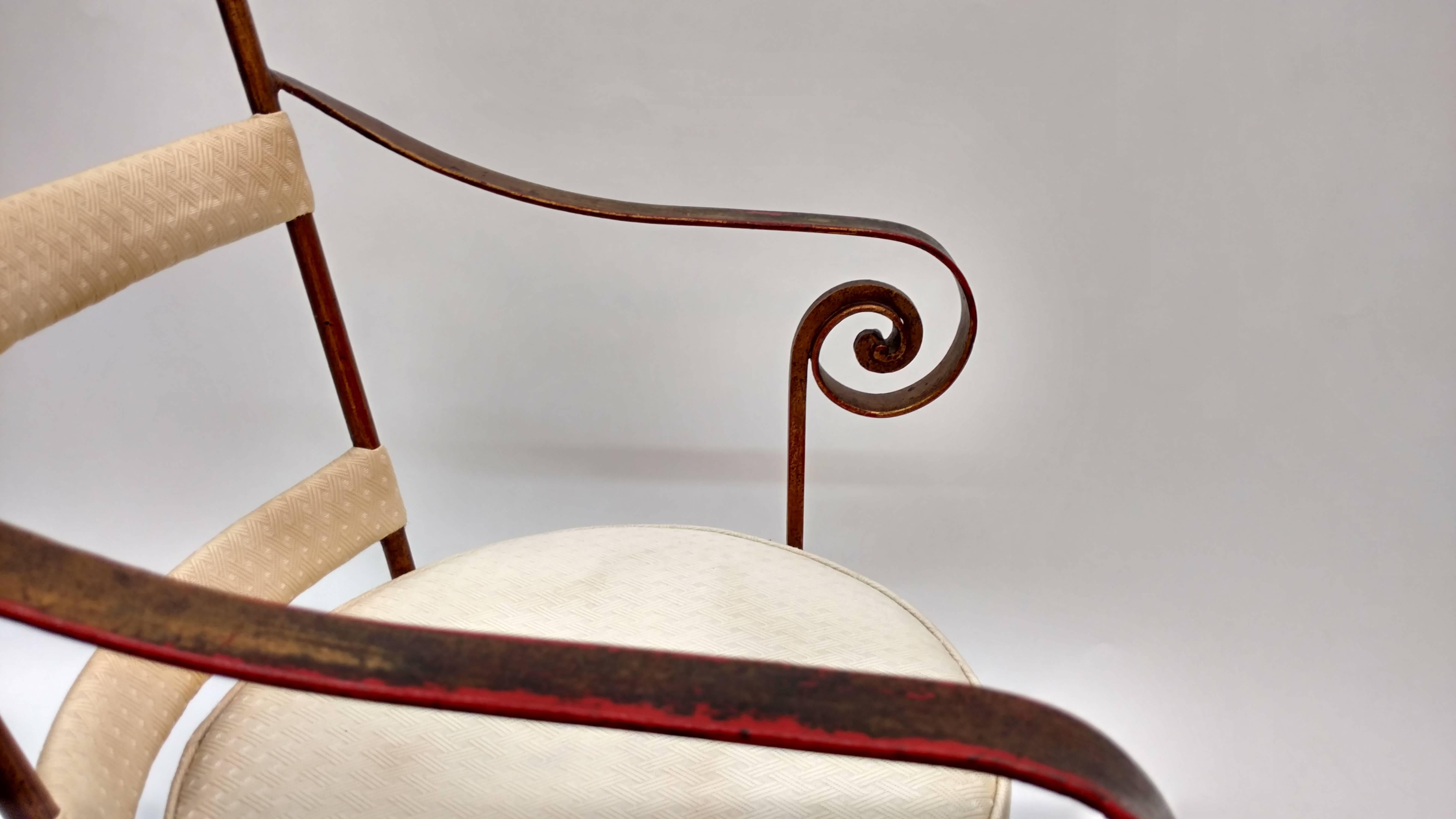 Hand-wrought iron chair with scroll arms.
Made in Italy, circa 1950s.
It needs new upholstery.