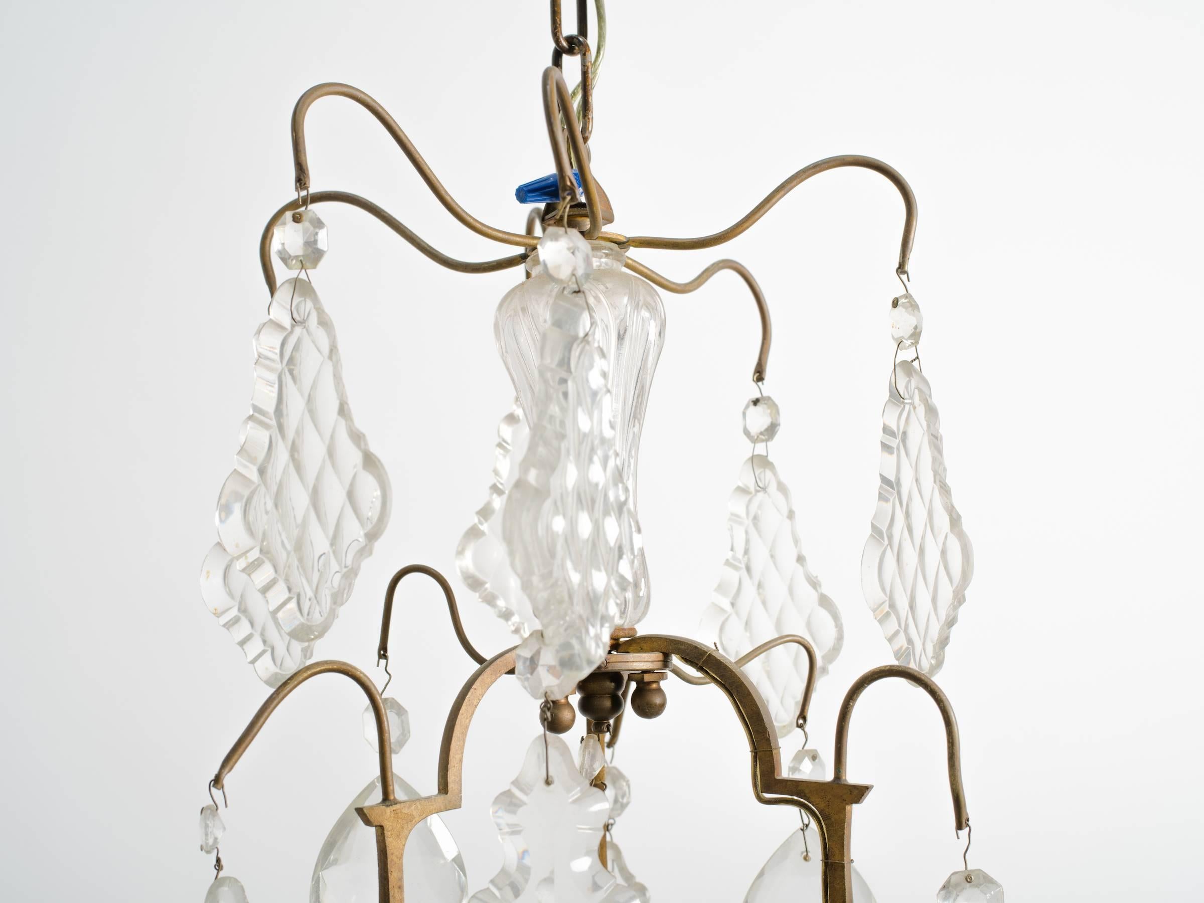 Lampadario francese in cristallo e bronzo degli anni '50, proveniente da una tenuta degli Hamptons.