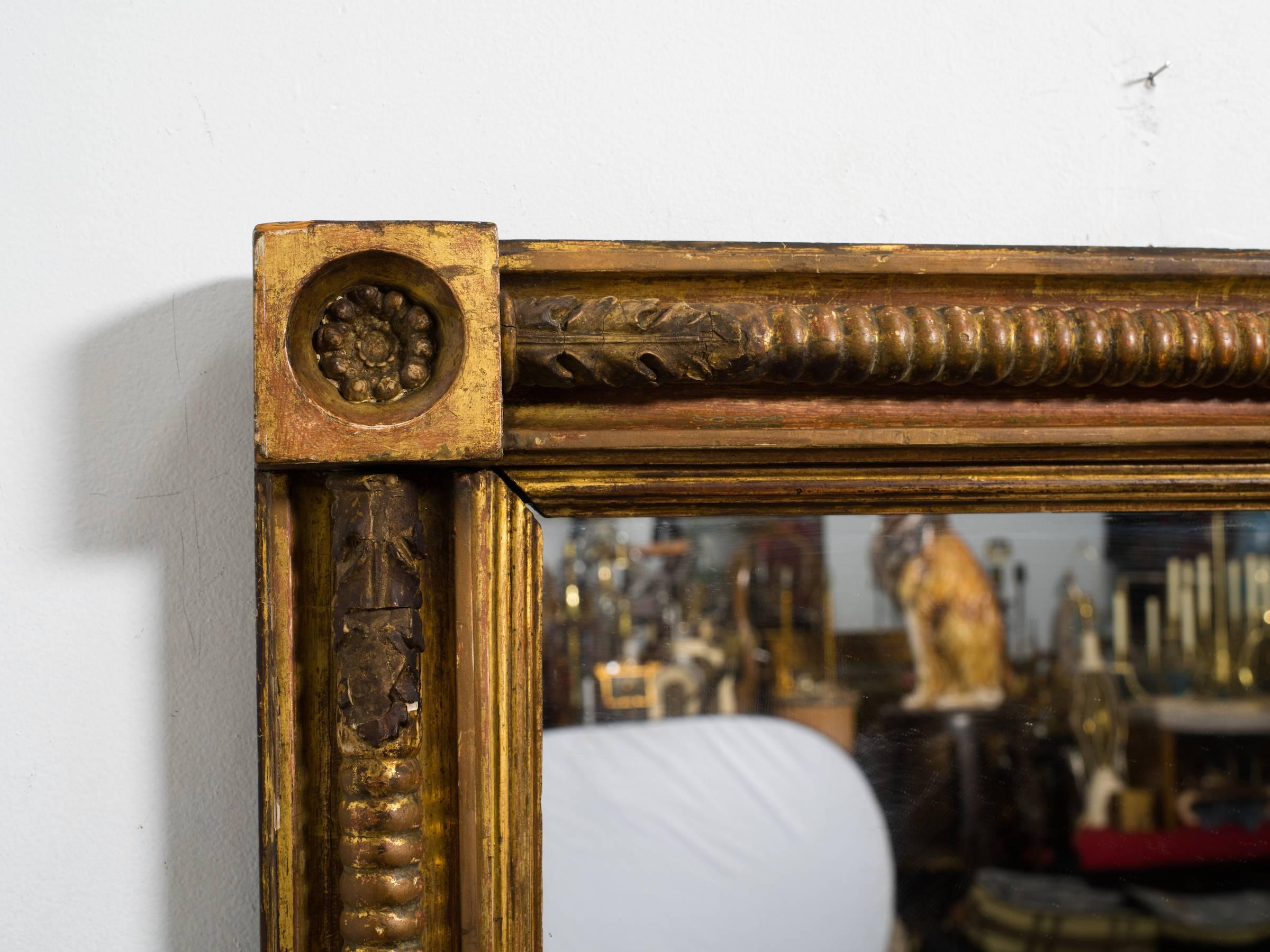 Miroir fédéral anglais en bois doré des années 1820 Bon état - En vente à Tarrytown, NY