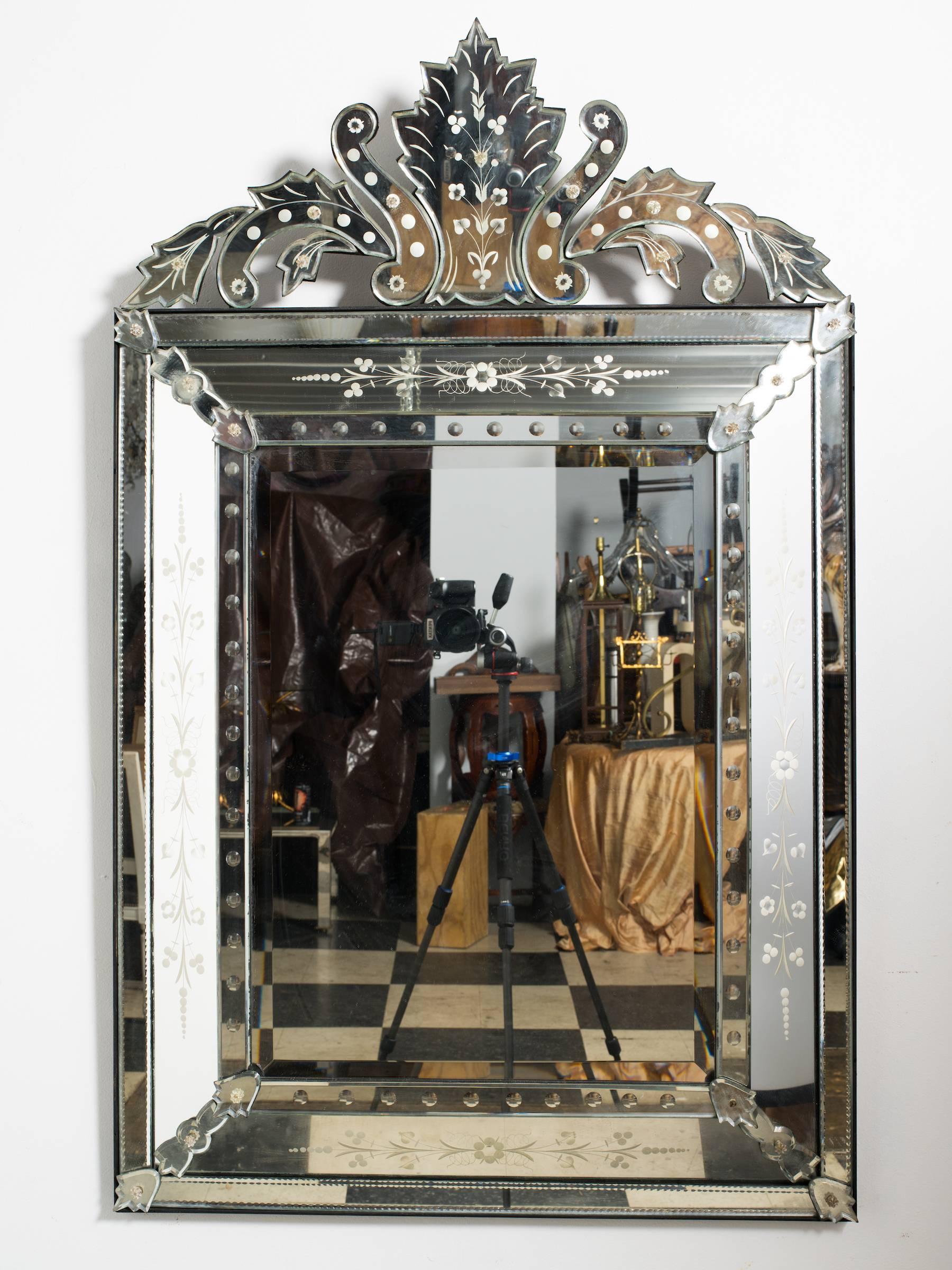 Venetian Mirror with Crown 1