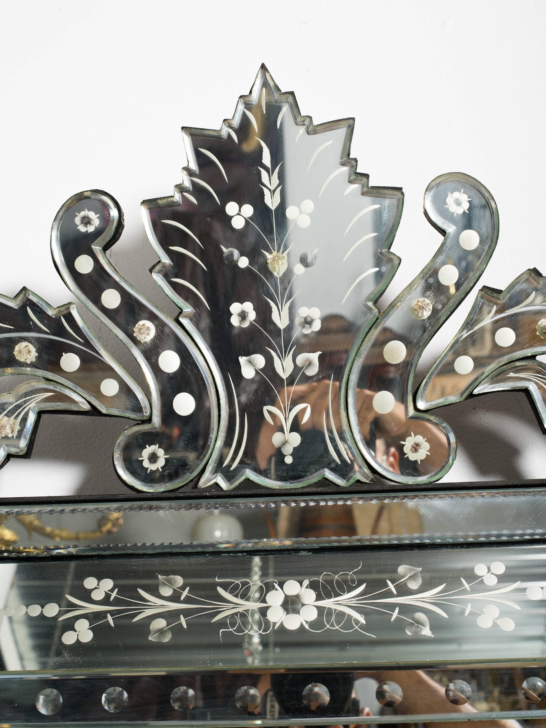 Venetian Mirror with Crown 3