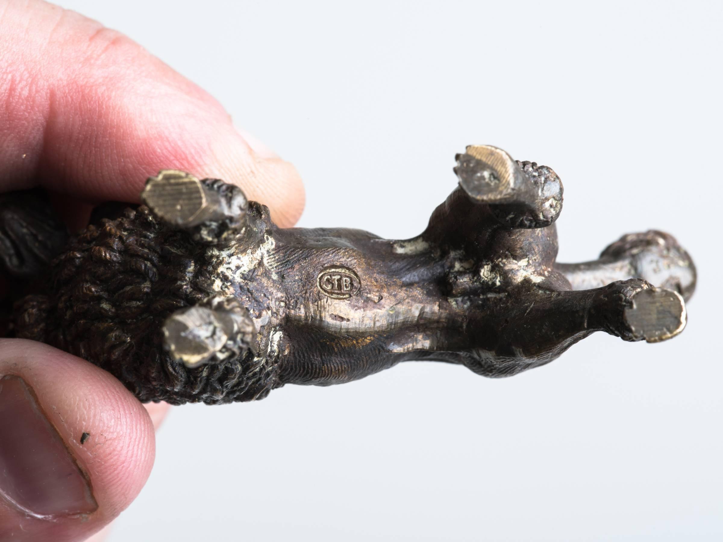 Trois bronzes de Vienne
Les mesures sont
 Chien W3 D1 H2.25
 Caniche (assis) L1,5 P 2 H2,25
 Lion W3.35 D1 H2.25.